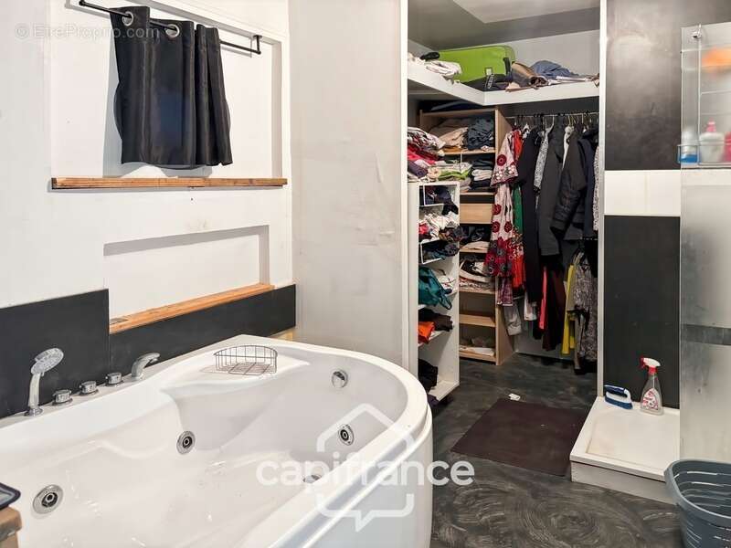Maison de 124m² habitables à rafraichir - 5 pièces - 4 chambres - jardin, Terrain de 775 m²  - FONTCOUVERTE (17) - photo 7