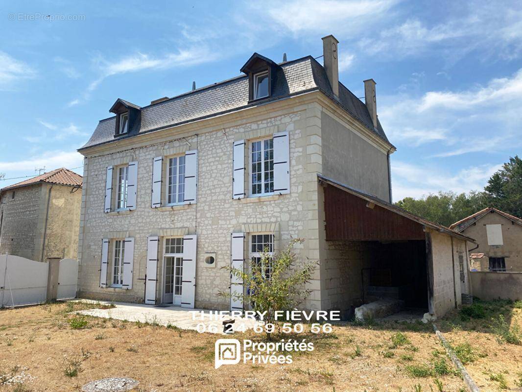 Maison à LES TROIS-MOUTIERS