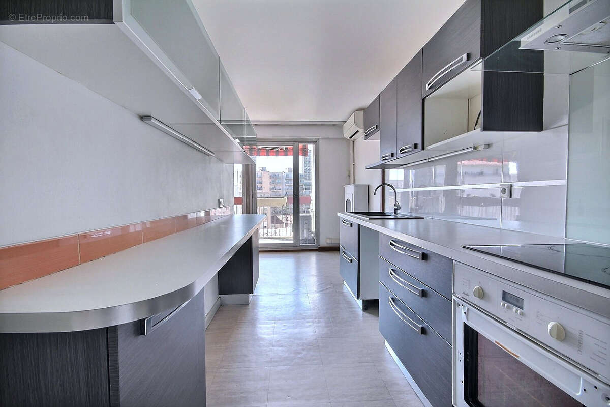 Appartement à MARSEILLE-5E