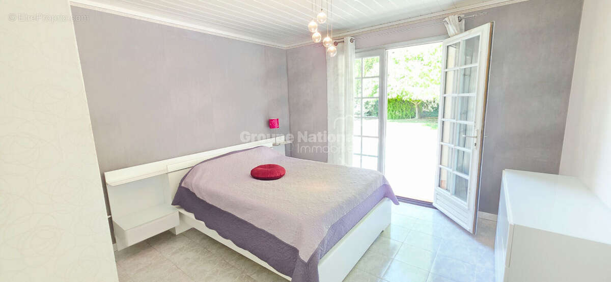 Maison de 151m², piscine, vue et terrain de 1527m² - photo 13