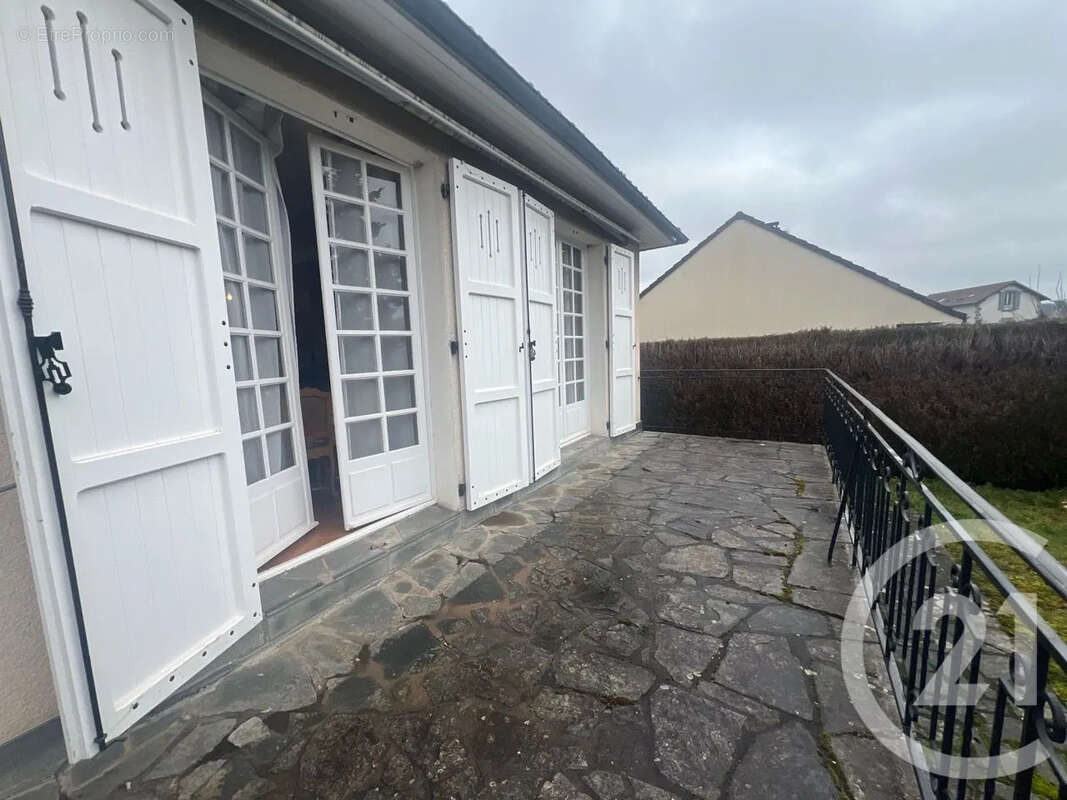 Maison à ARPAJON-SUR-CERE