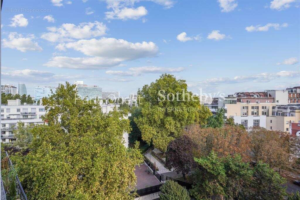 Appartement à NEUILLY-SUR-SEINE