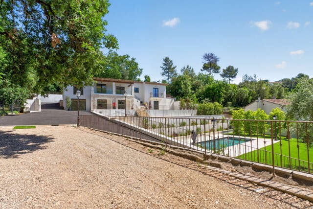 Maison à ROQUEFORT-LES-PINS