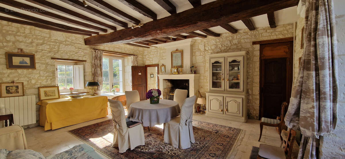 Maison à CHAMPIGNY-SUR-VEUDE