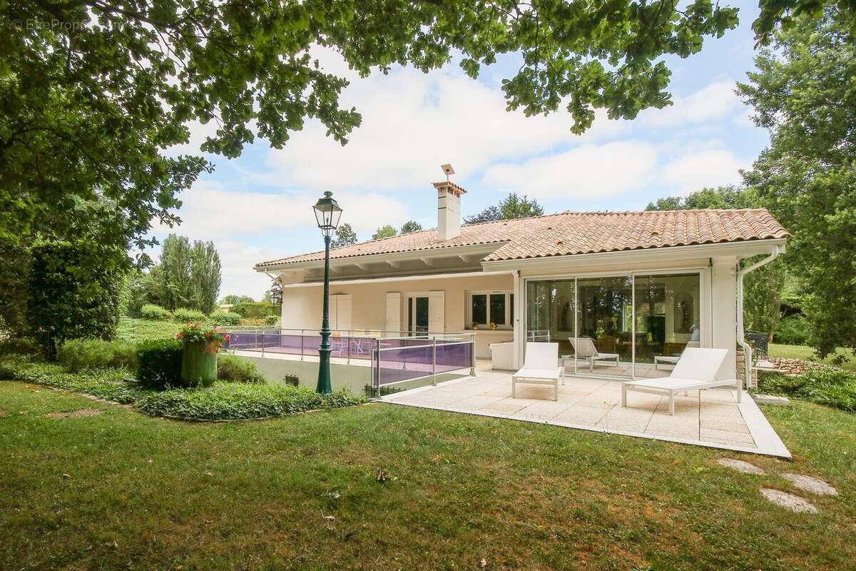Maison à BARBEZIEUX-SAINT-HILAIRE