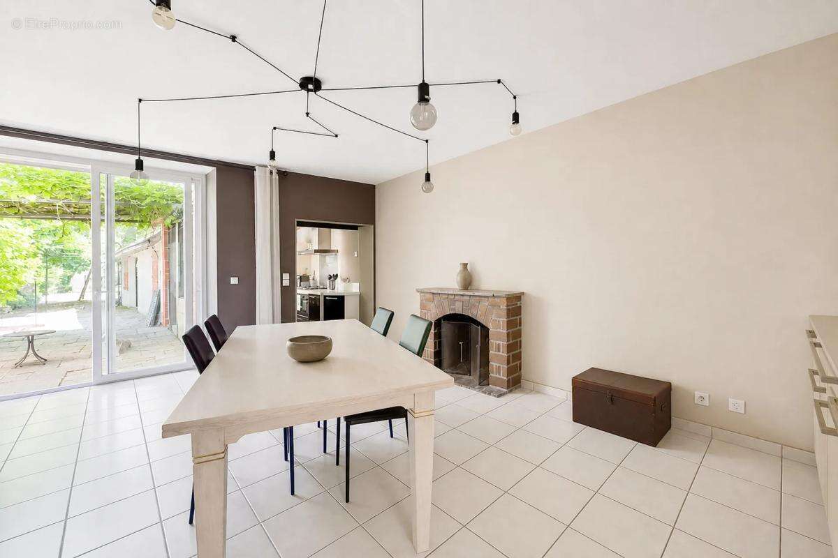 Maison de 7 pièces de 209 m² à Nogent-le-Rotrou - photo 9