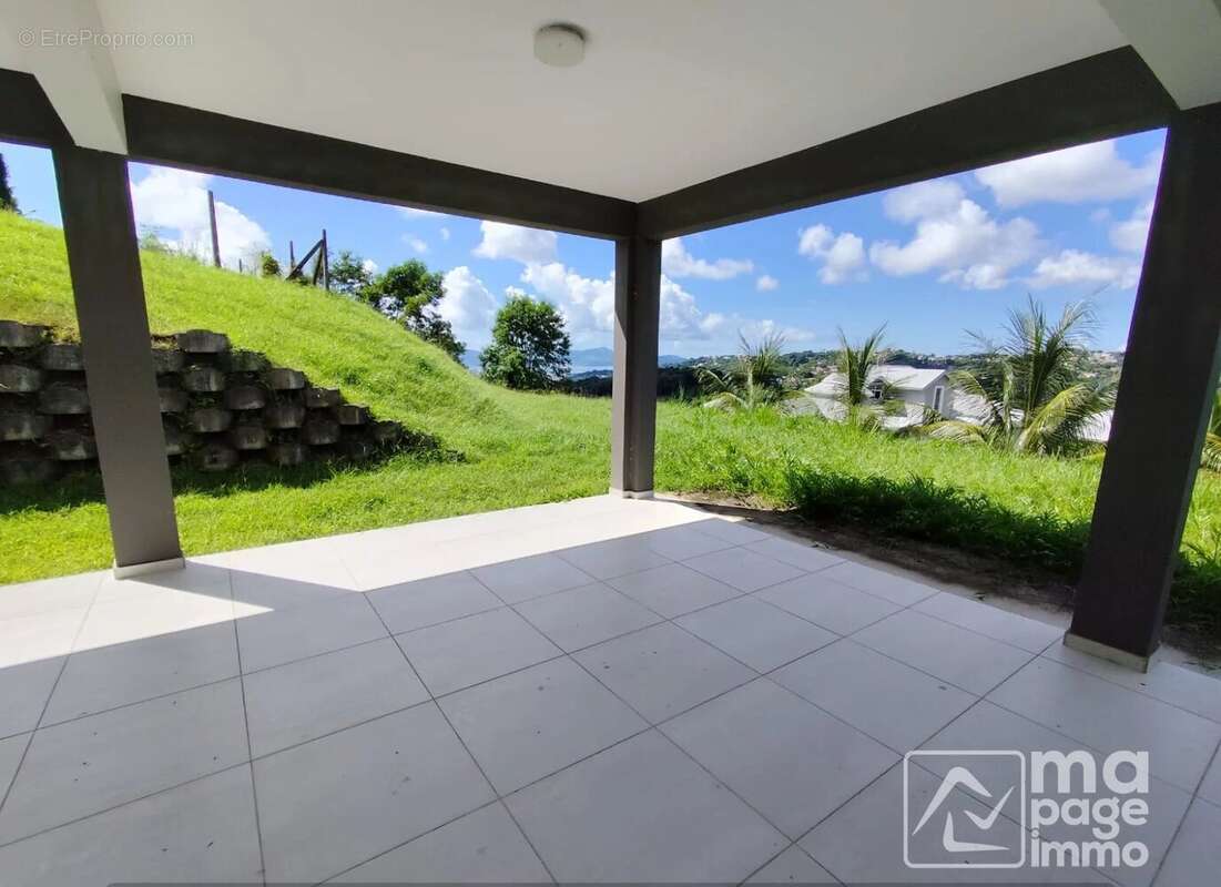 Villa moderne sur 2000 m² de terrain, Fort-de-France - photo 3