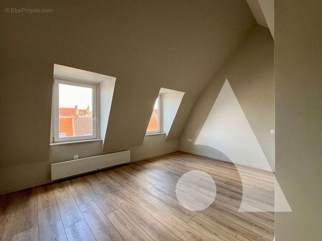 APPARTEMENT T3 71m² dernier étage hyper centre - photo 2