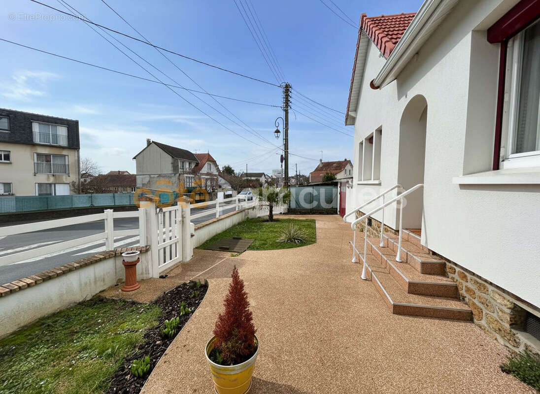 Maison à VIGNEUX-SUR-SEINE