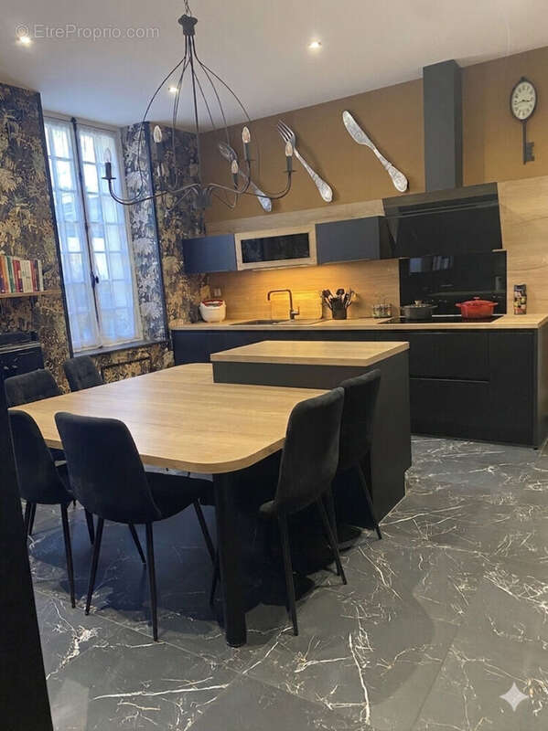 Maison à VARENNES-VAUZELLES