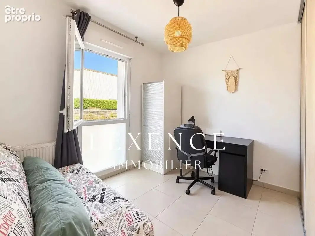 Appartement T3 64.44m² La Fare les Oliviers avec terrasse, box double et place de stationnement. - photo 12