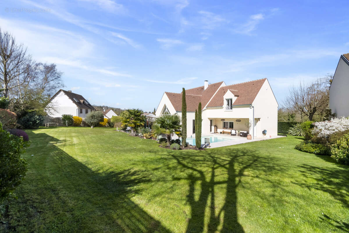 Maison à MORAINVILLIERS