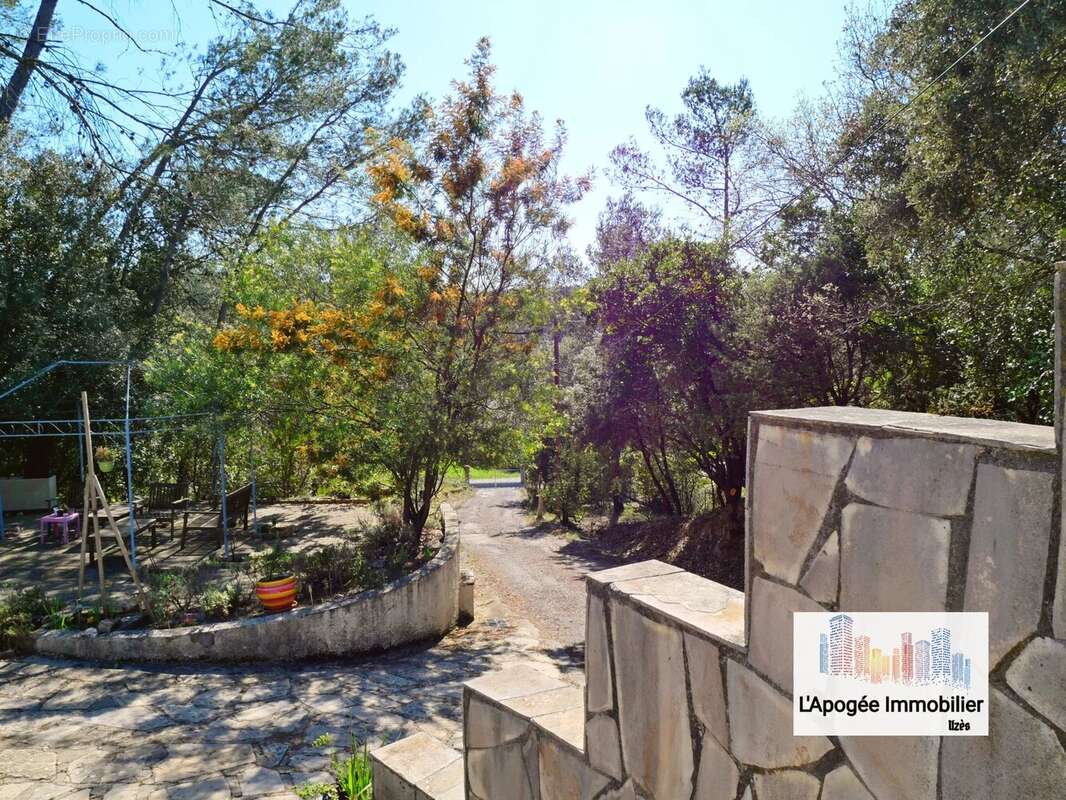 Maison à SAINT-JUST-ET-VACQUIERES