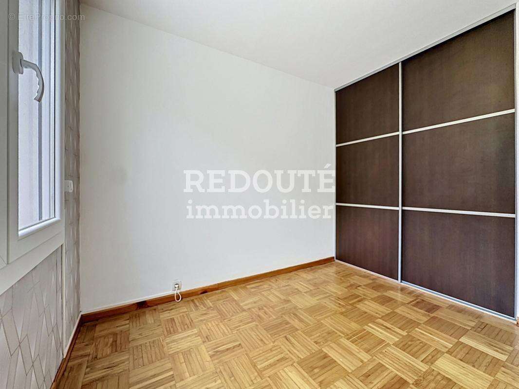 Clemenceau- apt de type 5, 3 chambres avec balcon et garage - photo 8