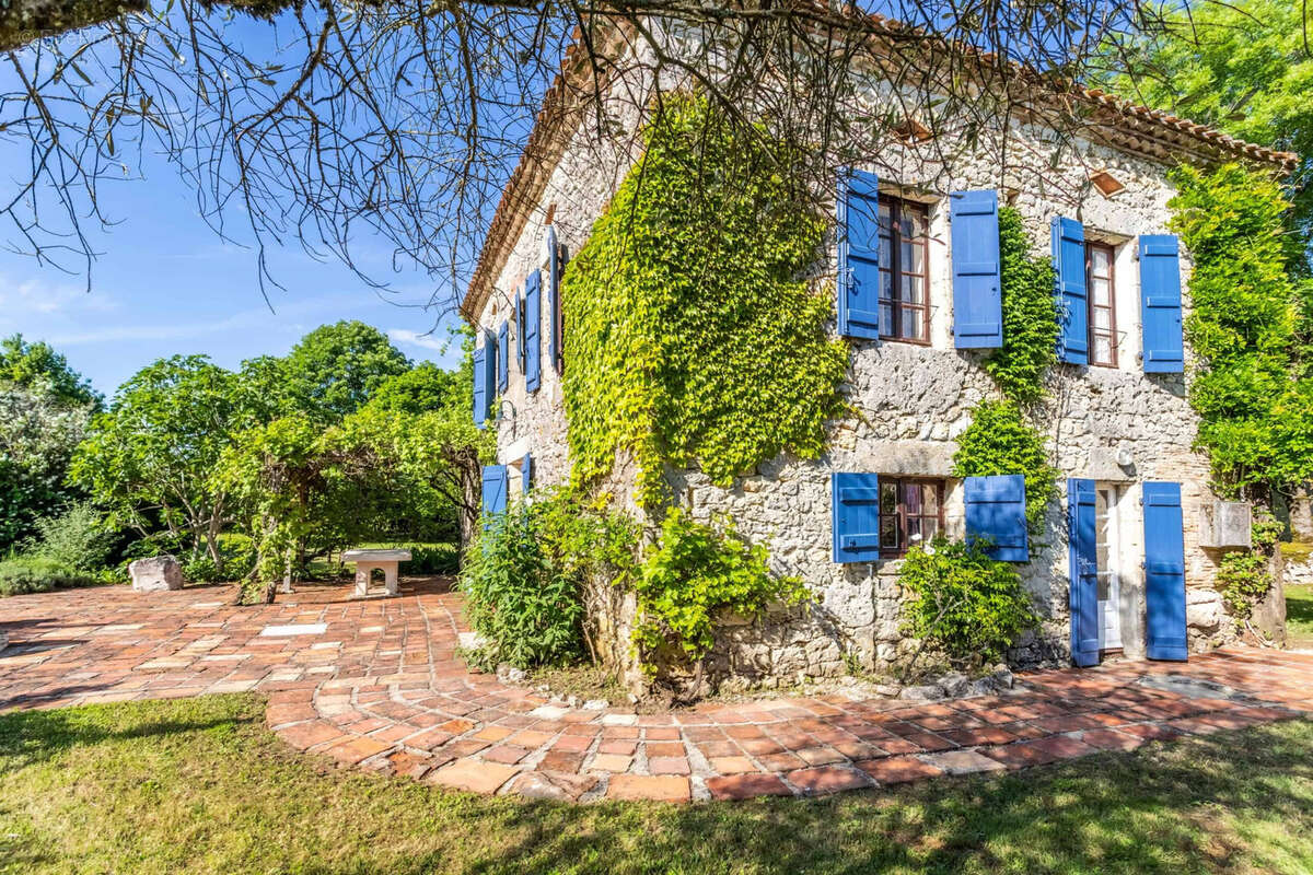 Country house with annexe, pool and land - photo 9