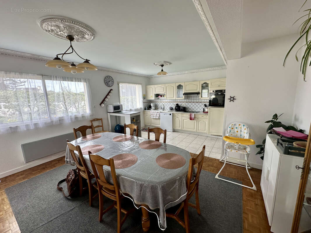 Maison à LA ROCHE-DERRIEN