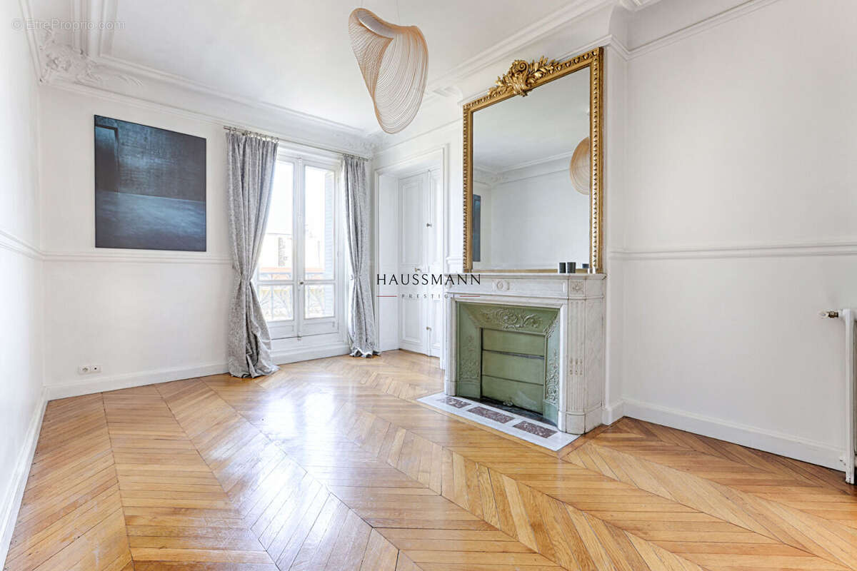 Appartement à PARIS-8E