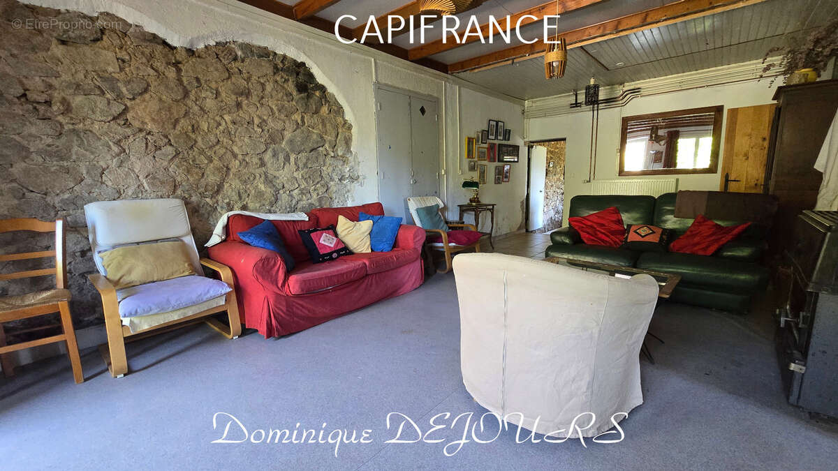 Nichée au cœur de la nature, sans vis-à-vis et avec une vue remarquable, grande maison de 7 (voir 8) chambres et de belles terra - photo 10