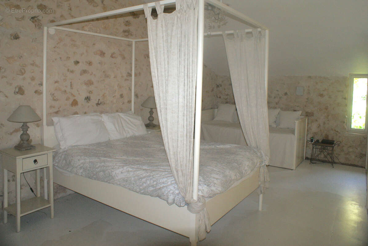 A VOIR. Belle maison en pierre de 4 chambres avec dépendances et vues sur terrain d'environ 2811m2 - photo 32