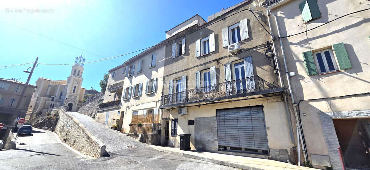 AU COEUR DU VILLAGE DES PENNES MIRABEAU, Appartement de type 3 au 1er étage d'un petit immeuble avec balcon et vue dégagée - photo 7