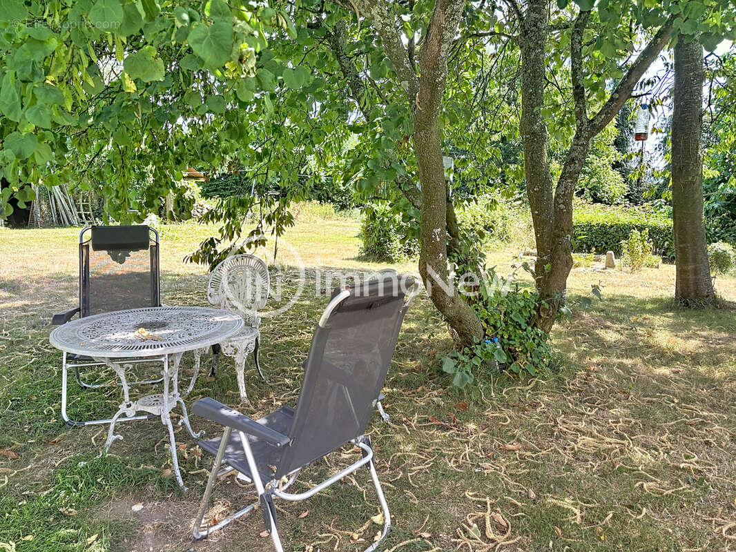 Belle maison de pierre de 1834 de 200 m2  sur un terrain de 3552 m2 sans vis a vis - photo 17