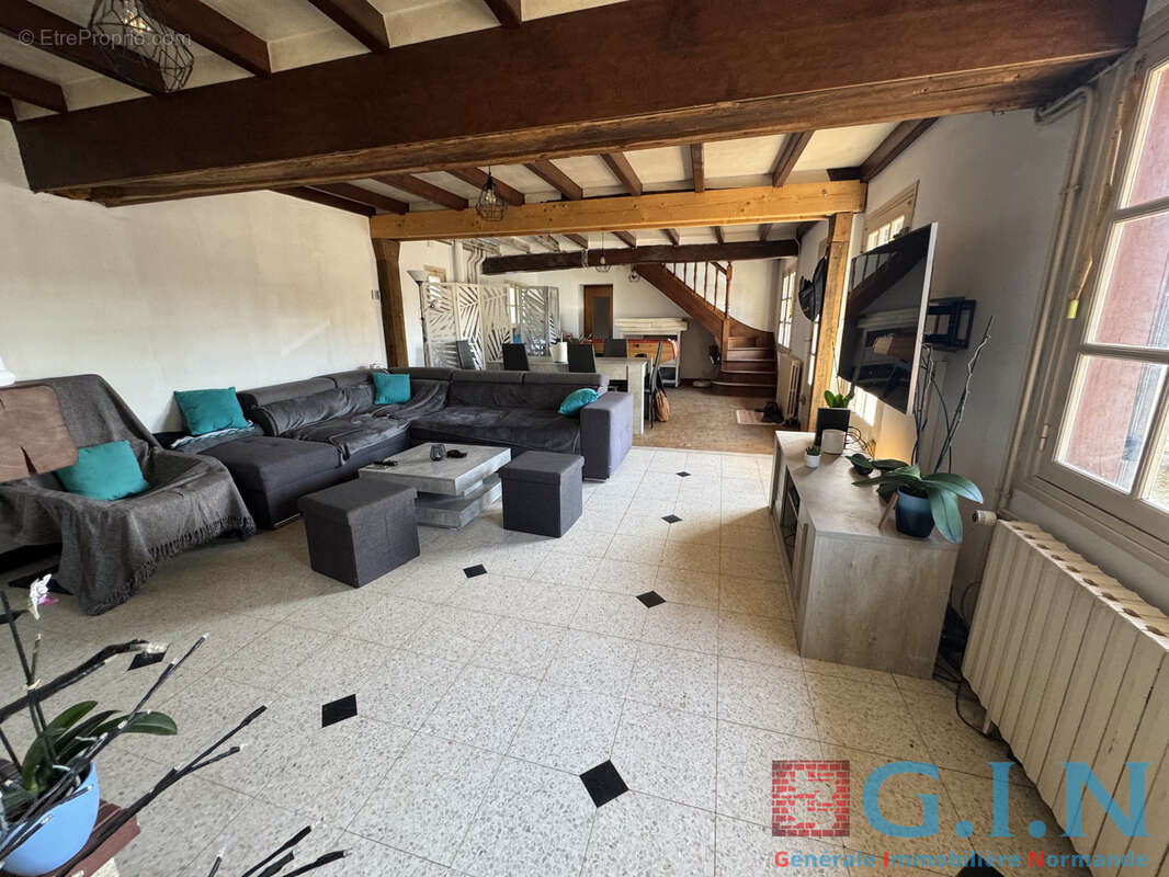 Maison 4 pièces 97m2 terrain de 7800m2 - photo 4