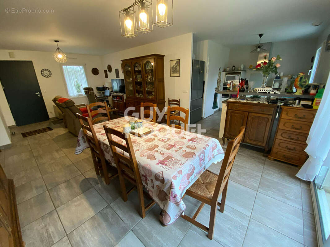 Maison à LE POIRE-SUR-VELLUIRE