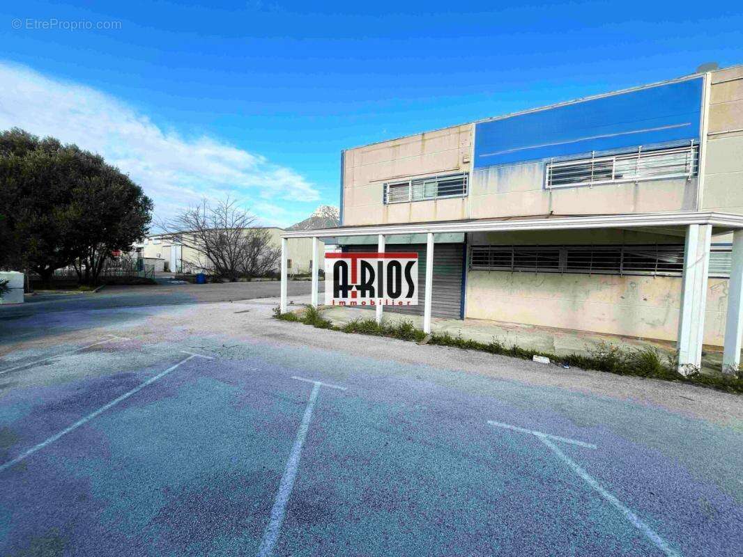 Commerce à LA FARLEDE