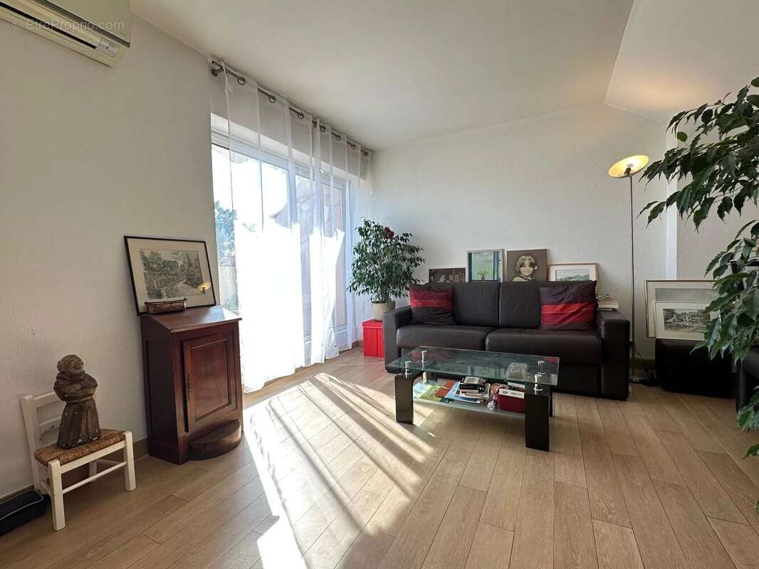 Appartement à VALLAURIS