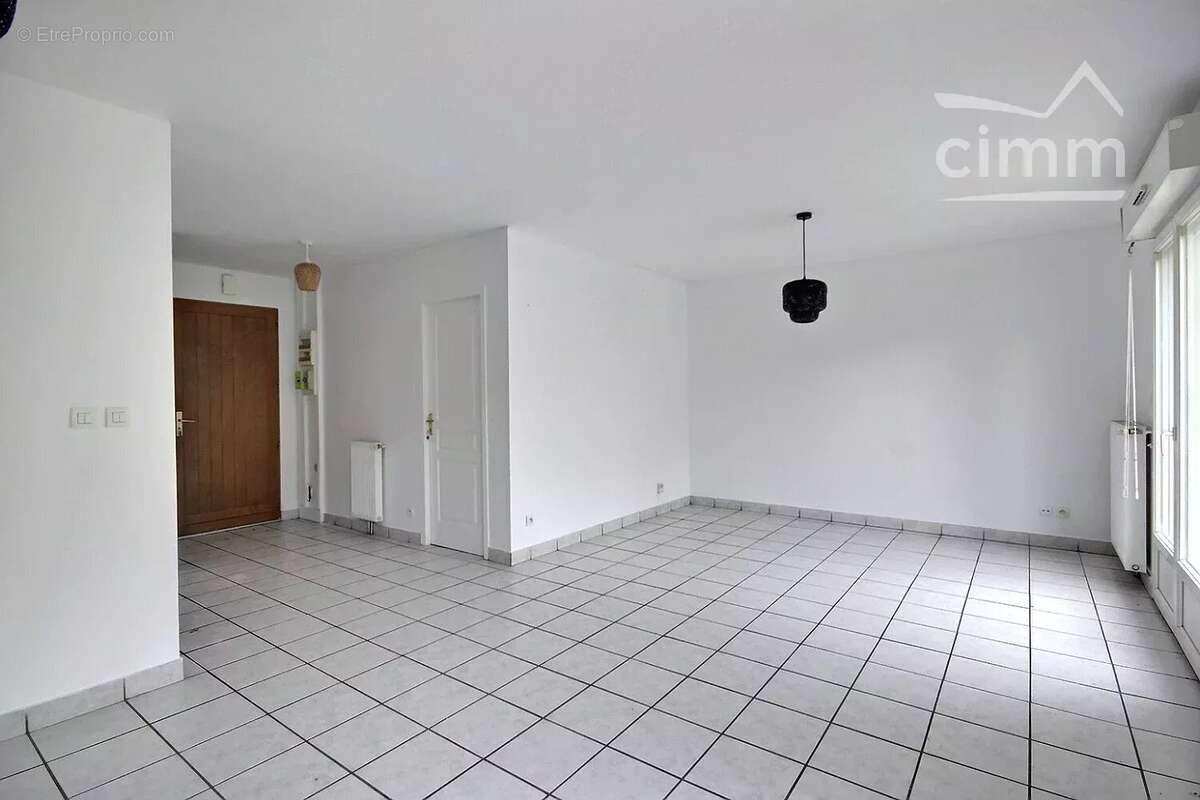 Maison à SAINT-THIBAULT-DES-VIGNES