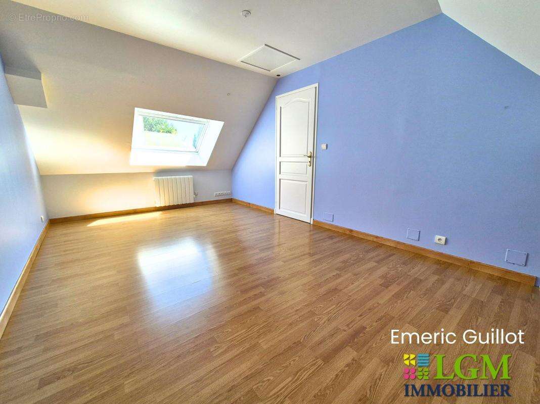  À VENDRE – Maison de bourg entièrement rénovée de 110 m² - 3 Chambres - Bureau - Terrasse - Atelier - appentis - Cave - Chambon - photo 11