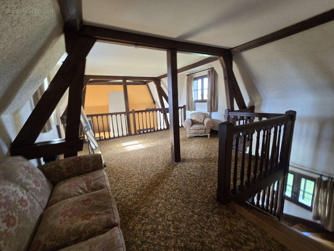 Maison à SAINT-REMY-EN-ROLLAT