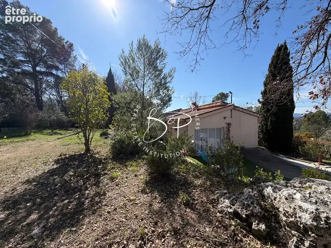Villa de charme avec piscine et oliviers -sur terrain dominant. - photo 14