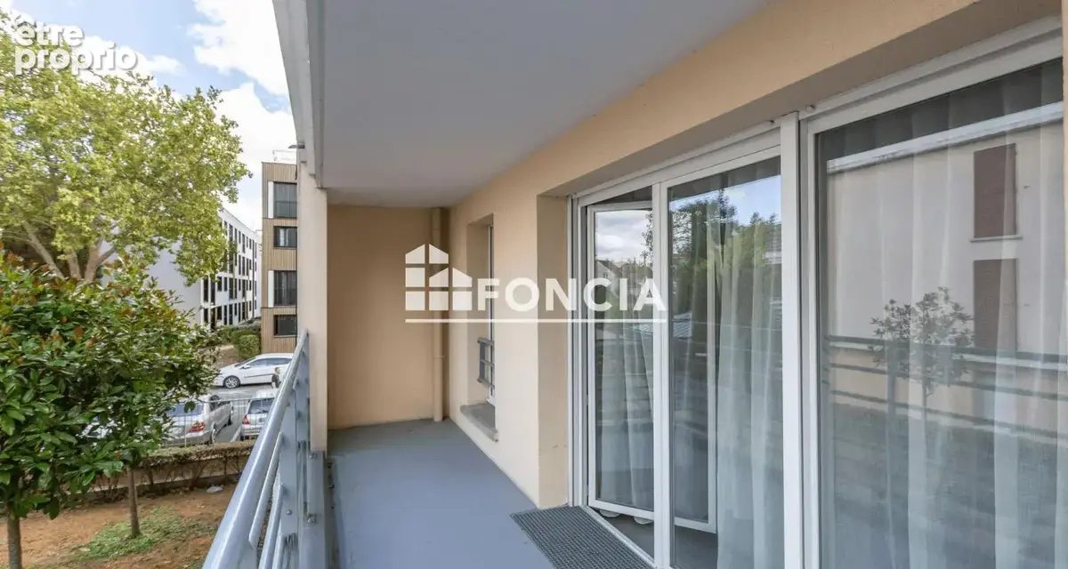 3 pièces de 58m2 Loi Carrez et 66m2 au sol avec loggia, au 1er étage avec ascenseur, 1 box, immeuble de 2013 dont 260 € de charg - photo 4