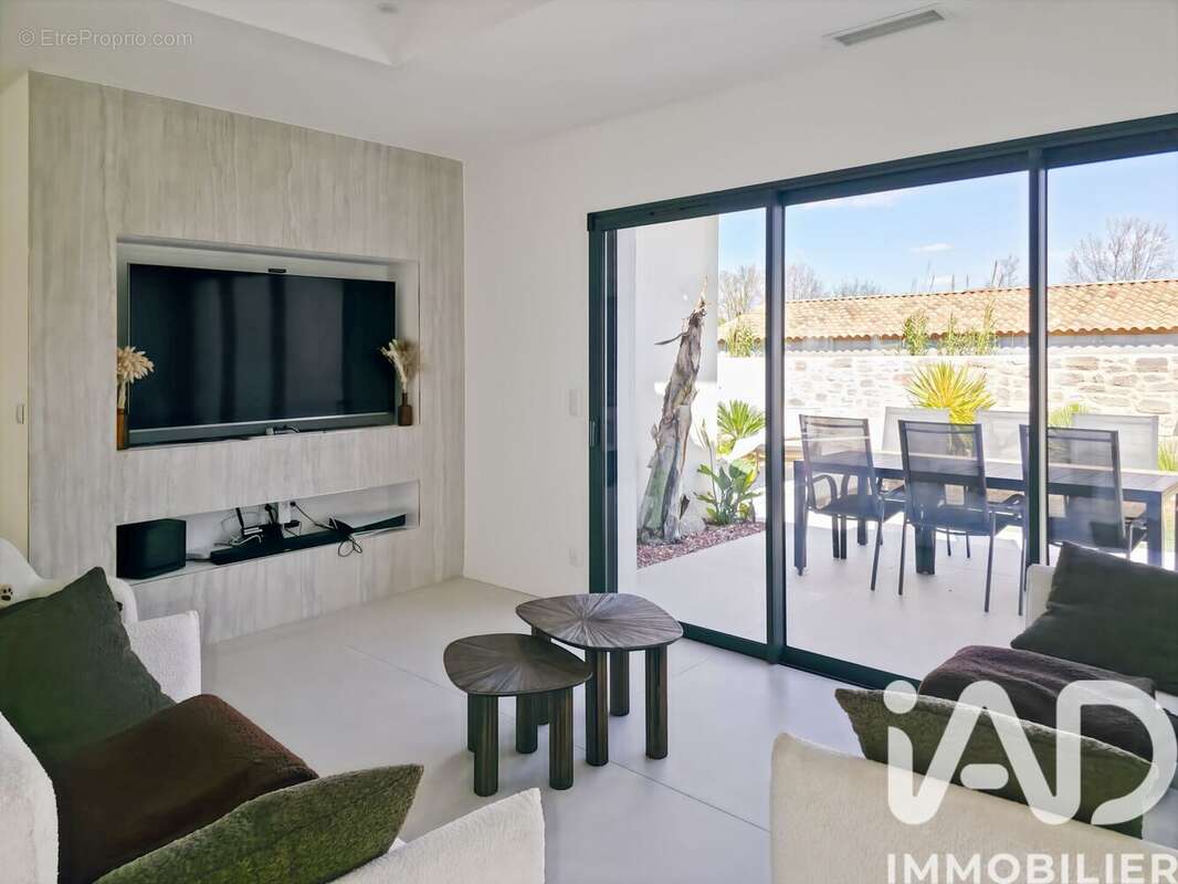Maison 140 m² à Montblanc  - photo 8