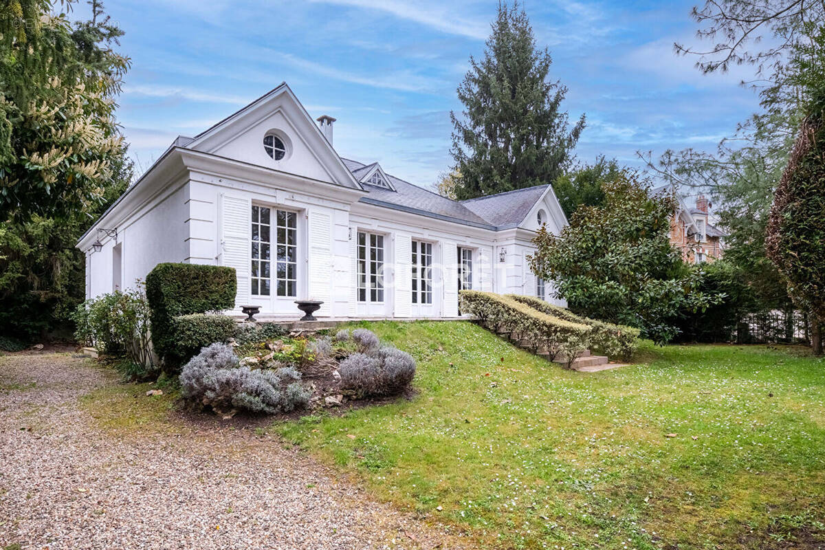 Maison à LA CELLE-SAINT-CLOUD