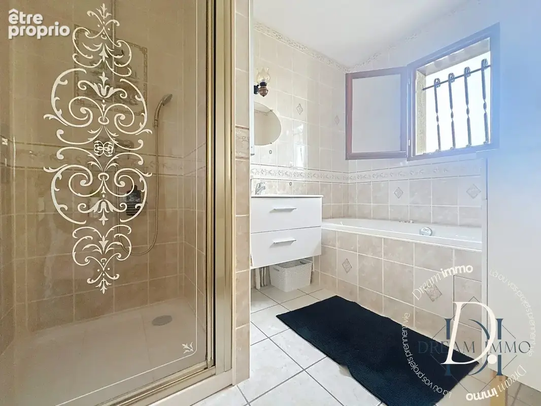 Salle de bains et douche Rez-de-chaussée