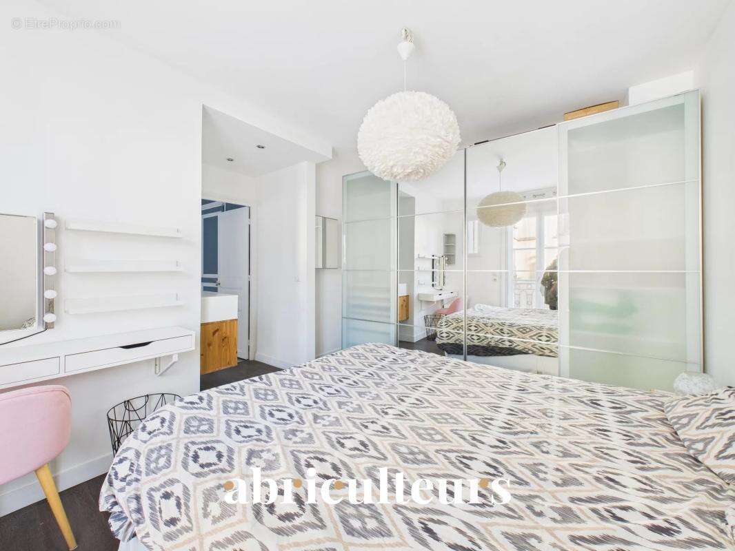 Appartement à PARIS-16E