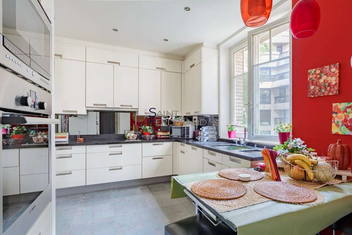 Appartement à NEUILLY-SUR-SEINE