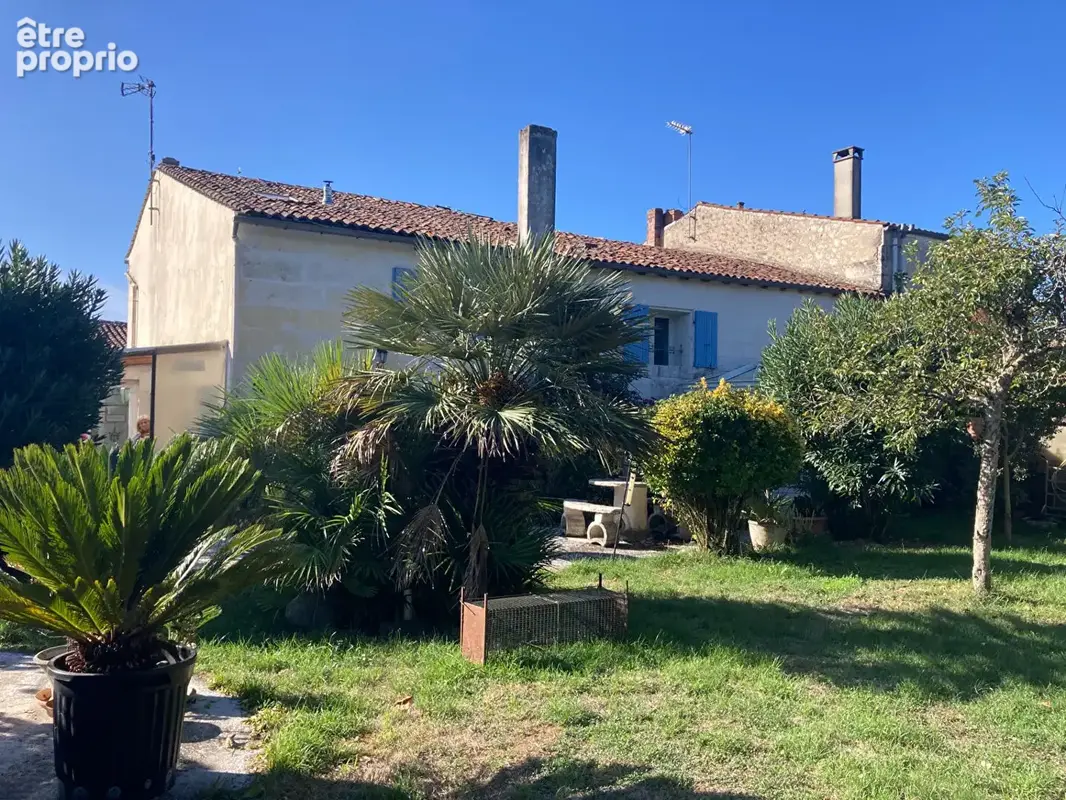 Propriété familiale de caractère de 200m² à Saintes - Secteur Lamothe - photo 2
