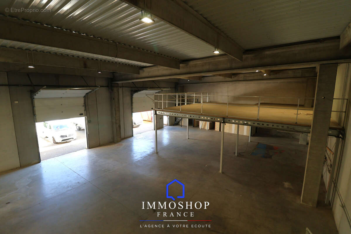 Entrepot + bureau 814 m2 pertuis 84120 - photo 2