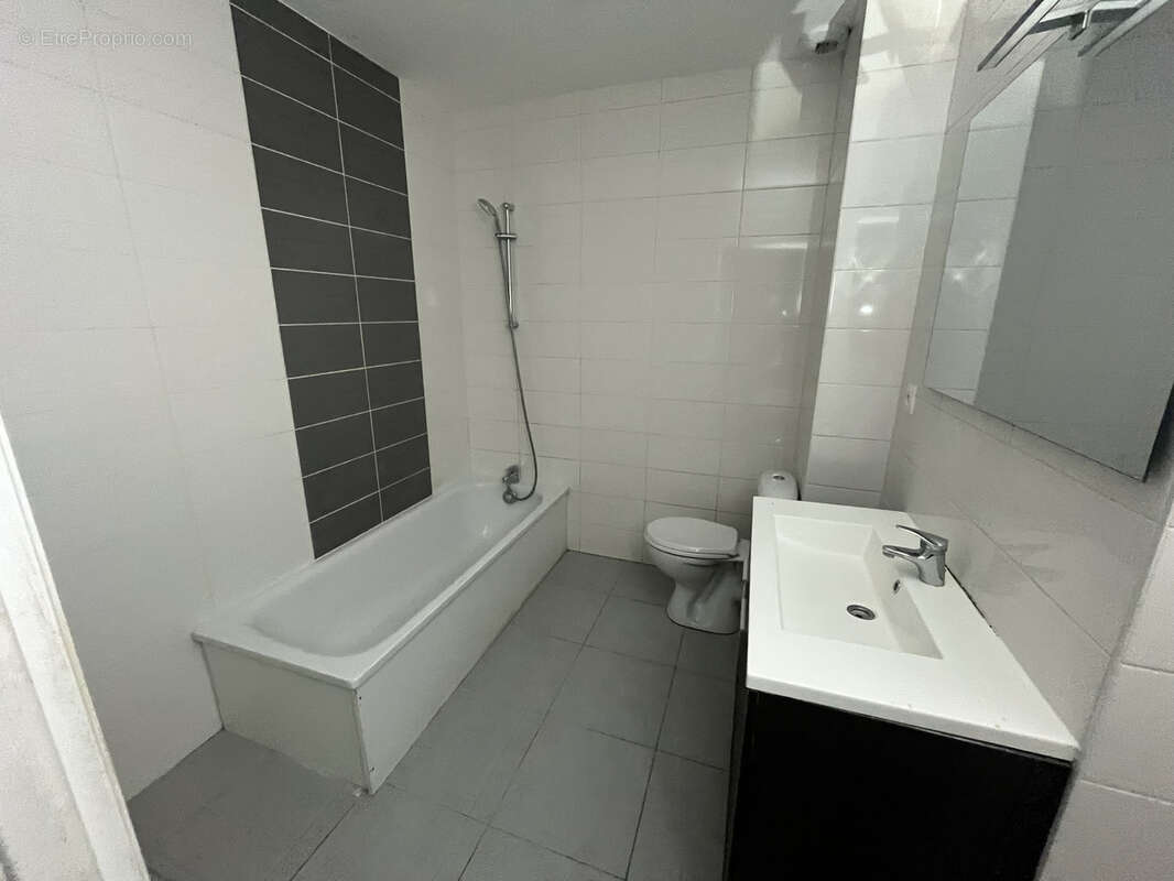 Maison à AY-SUR-MOSELLE