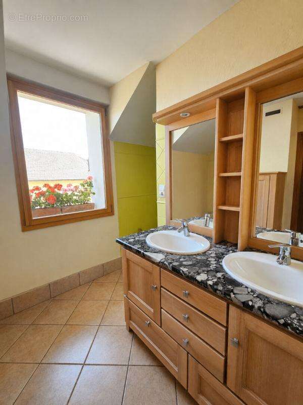 Ensemble Immobilier - Maison + Appartement rénové - Type F7 - POSSIBILITE COMMERCE - Girmont Val-d'Ajol (88) - photo 5