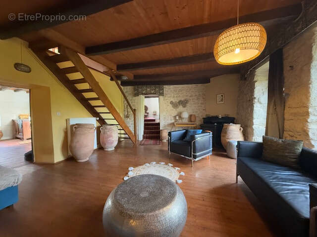 Maison à BELLENAVES