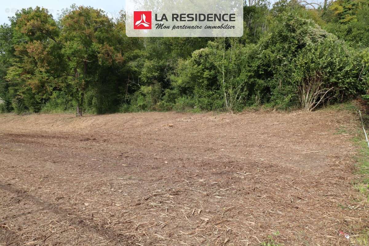 Terrain à MONTREUIL-SUR-EPTE