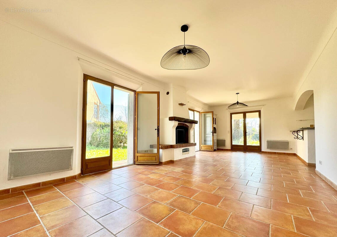 Maison à MONTAUROUX