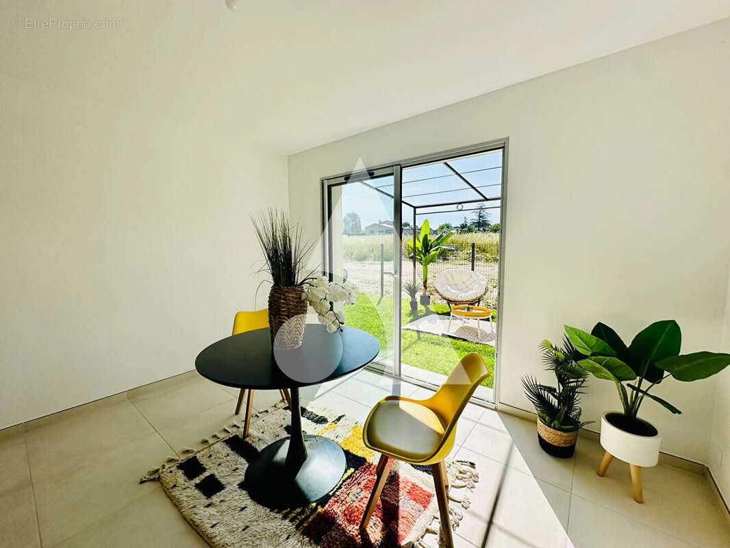 Villelaure  Appartement T3 avec jardin + 2 places de stationnement - photo 4