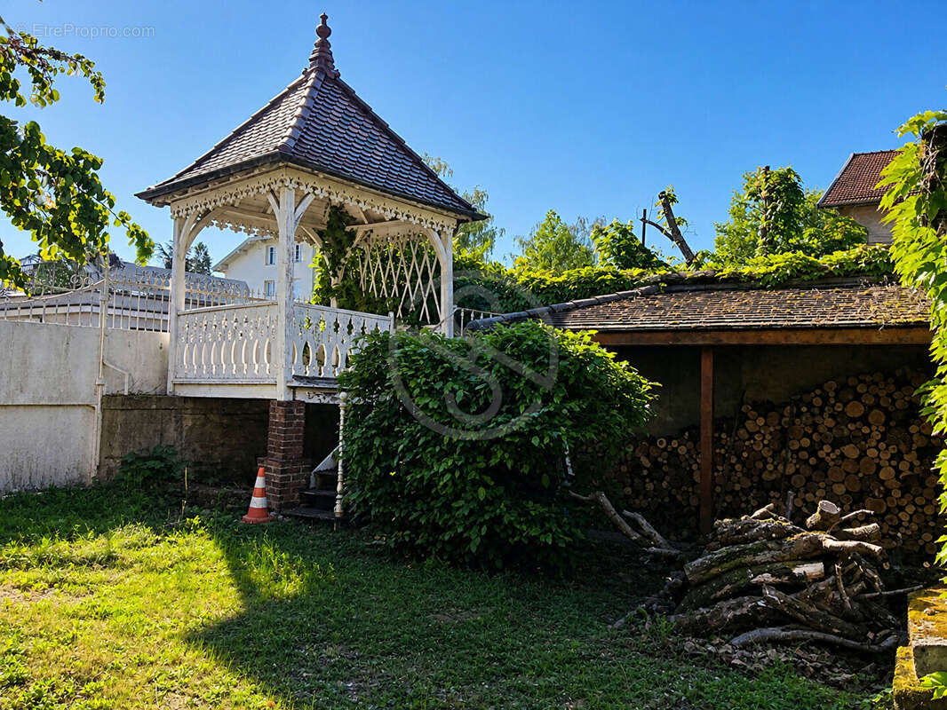 Maison de caractère de 225 m² avec piscine sur centre de 38270 Beaurepaire - photo 2