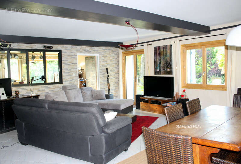 Maison à FARGUES-SAINT-HILAIRE