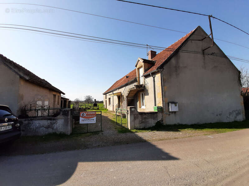 Maison à CLESSY